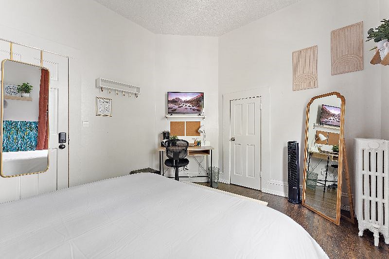 Every room comes with its own coffee machine and K-cups so you're ready to go in the morning, afternoon or whenever you need a shot of energy. Plus with a dedicated desk, stay in and work all day before you hit the night on town.