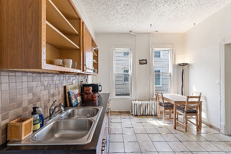Full kitchen with utensils, flatware, silverware and everything you need to cook and enjoy a meal together.