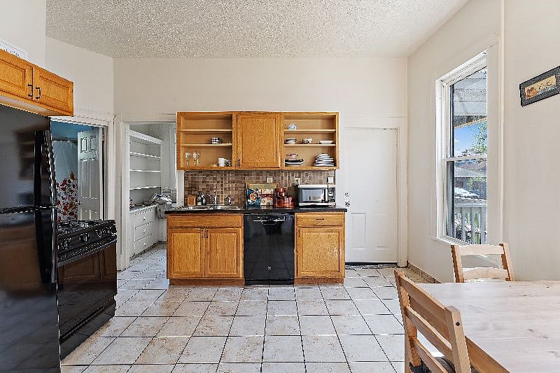 Full kitchen with utensils, flatware, silverware and everything you need to cook and enjoy a meal together.