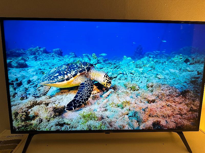 New ; 2023.
LD 43" , 4K , SMART TV IN BEDROOM. VERIZON WIFI & INTERNET ACCESS
Feel free to sign in to any if your Streaming apps .