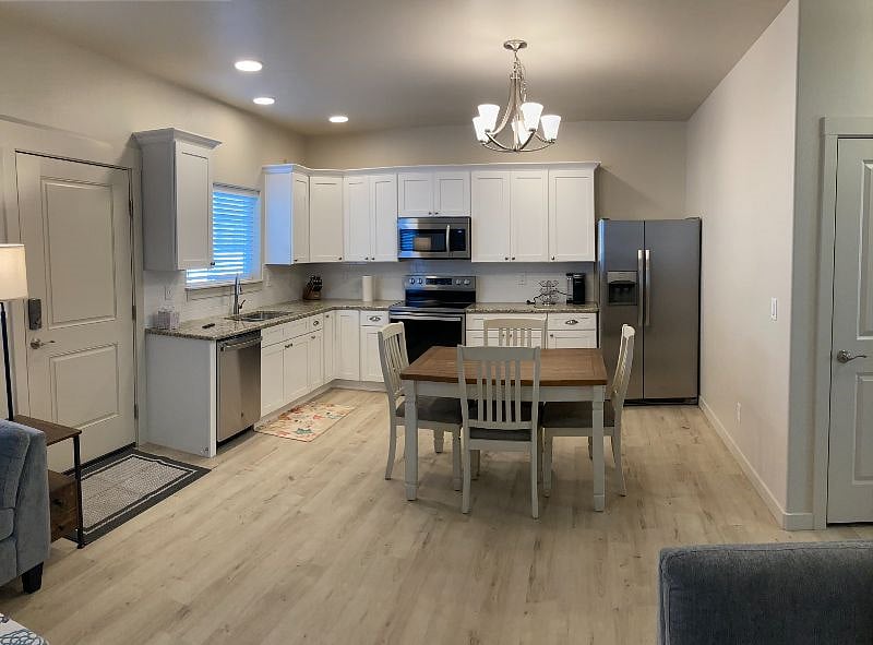 Furnished Finder property 574999_1 photo 4