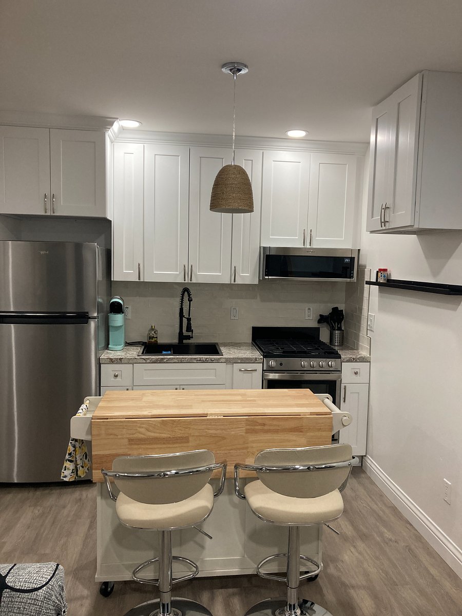 Full kitchen