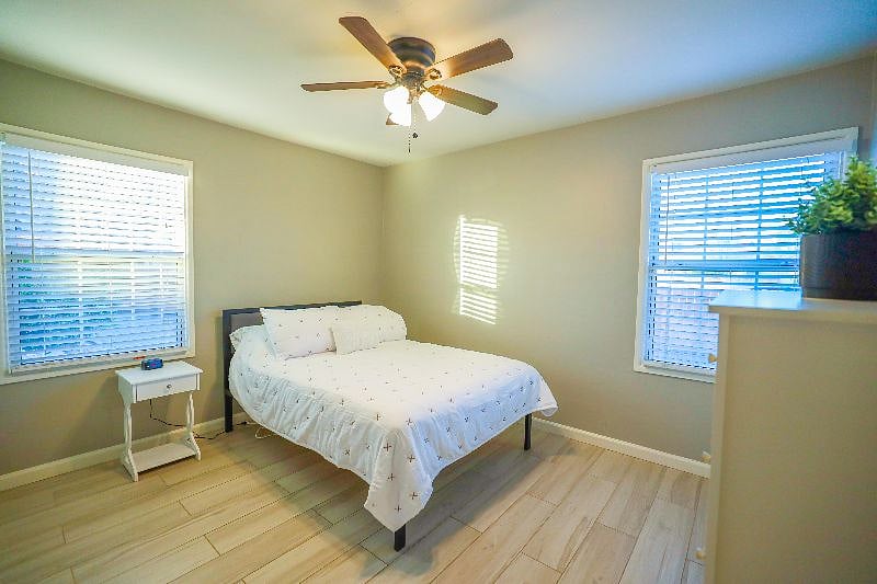 Full size bed