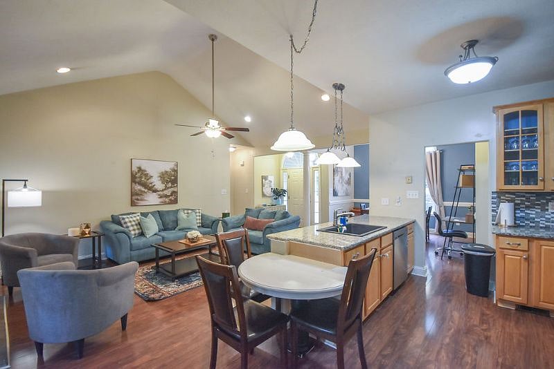 Furnished Finder property 575090_1 photo 8