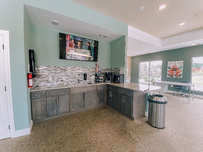 Furnished Finder property 575105_1 photo 3