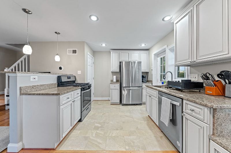 Furnished Finder property 575111_1 photo 4