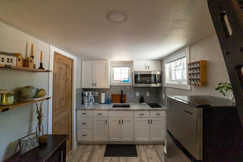 Kitchenette with fridge