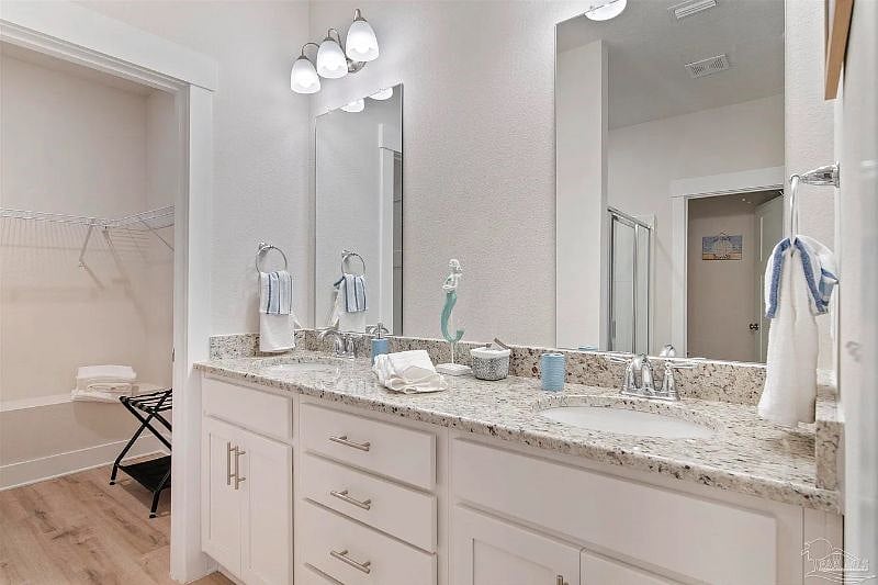 Main Level Master Bath