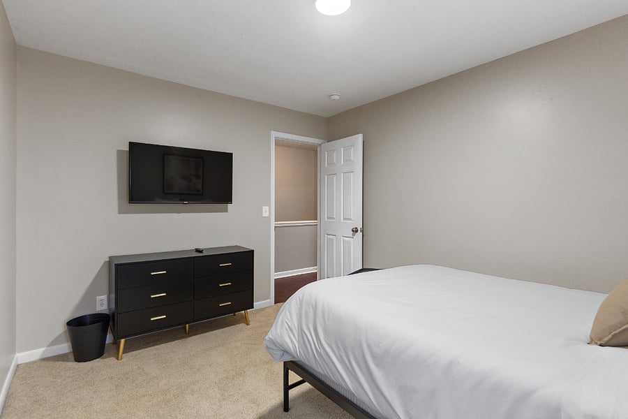 Bedroom #4-Queen