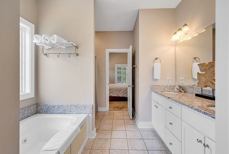 Primary 5 piece bathroom 