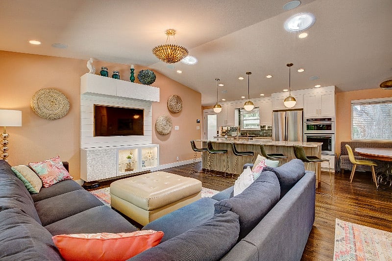 Large sectional sofa, smart TV, lots of seating for family and friends!