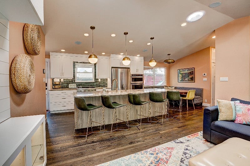 Countertop eating area and breakfast nookGOrgeous natural stone