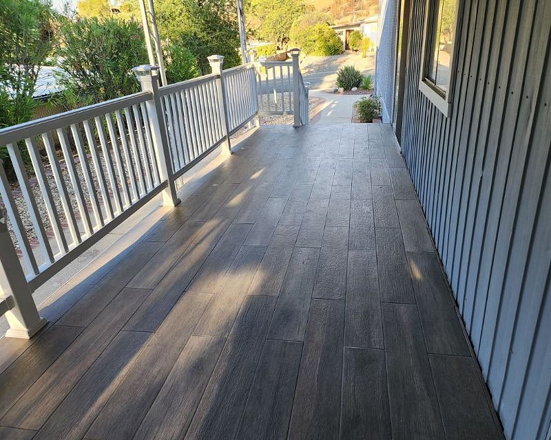 Private deck to enjoy outdoors