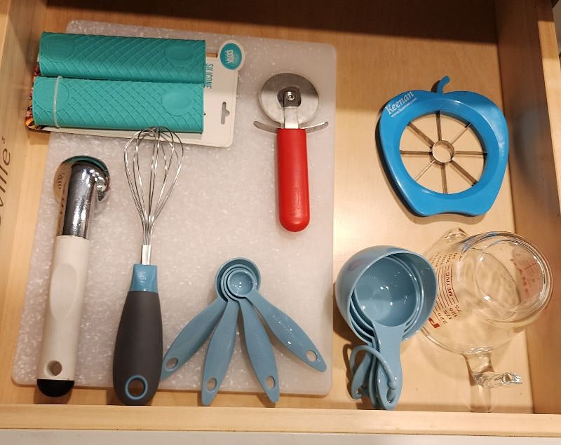 Kitchen fully equipped with new utensils