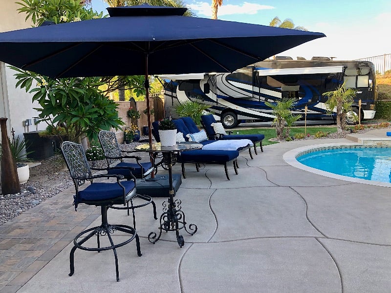 Relax poolside.