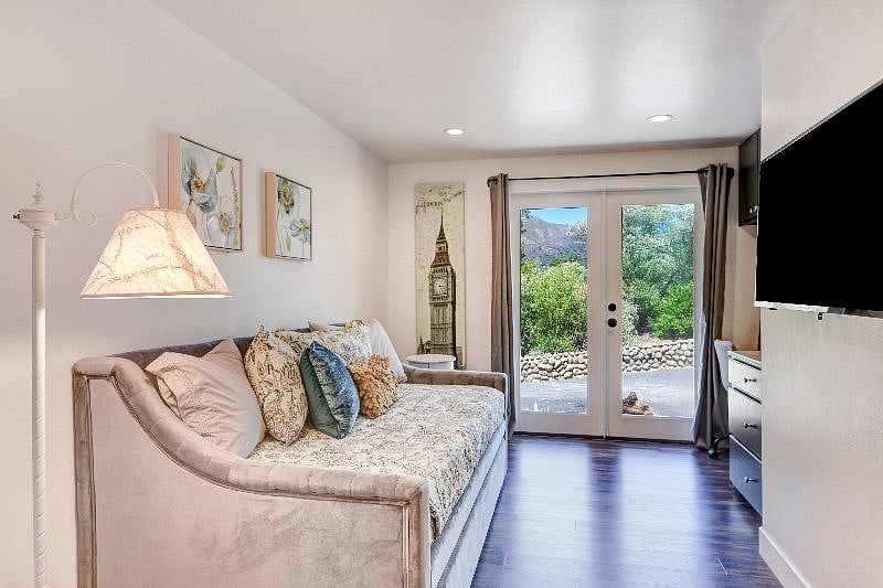 Third room with trundle bed and desk