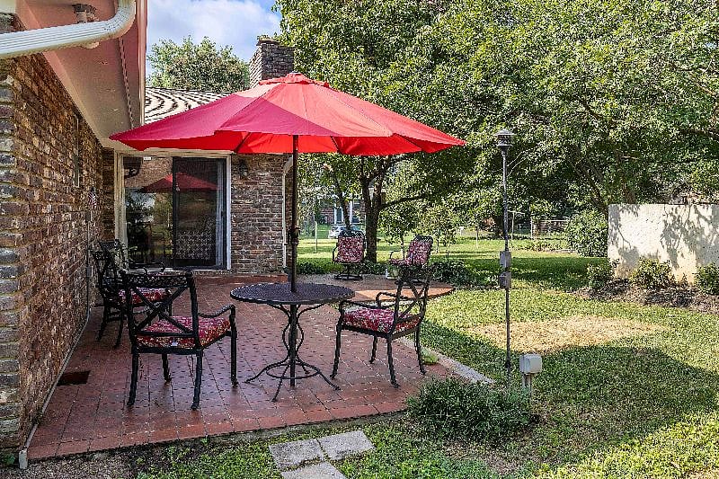 Great outdoor entertaining space