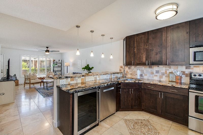 Furnished Finder property 575978_1 photo 2