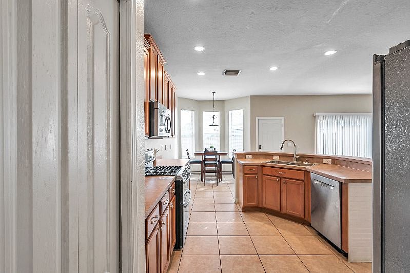 Furnished Finder property 575984_1 photo 31