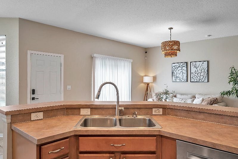 Furnished Finder property 575984_1 photo 32