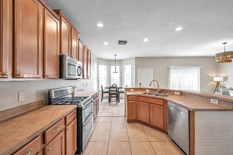 Furnished Finder property 575984_1 photo 33