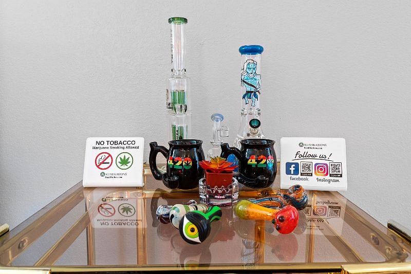Toke in Style: Elevate Your Sessions with Trendy and Practical Accessories!