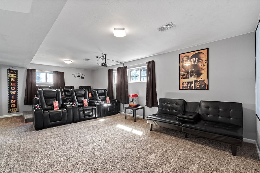 Movie Buff's Paradise! - Unveil the magic in our theater room and embark on the ultimate adventure for movie enthusiasts.