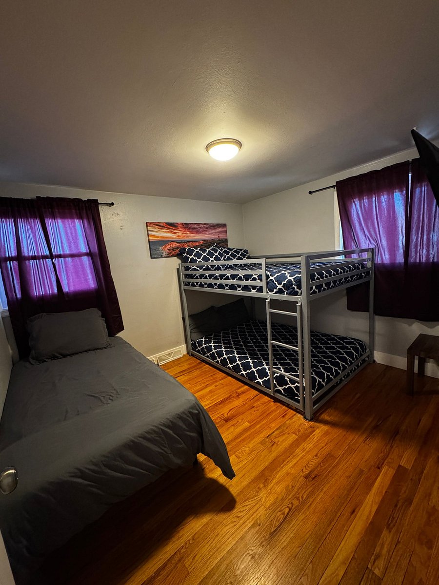 Sleepover vibes unlocked! Twin bed + bunk bed combo = room for everyone to crash in comfort.