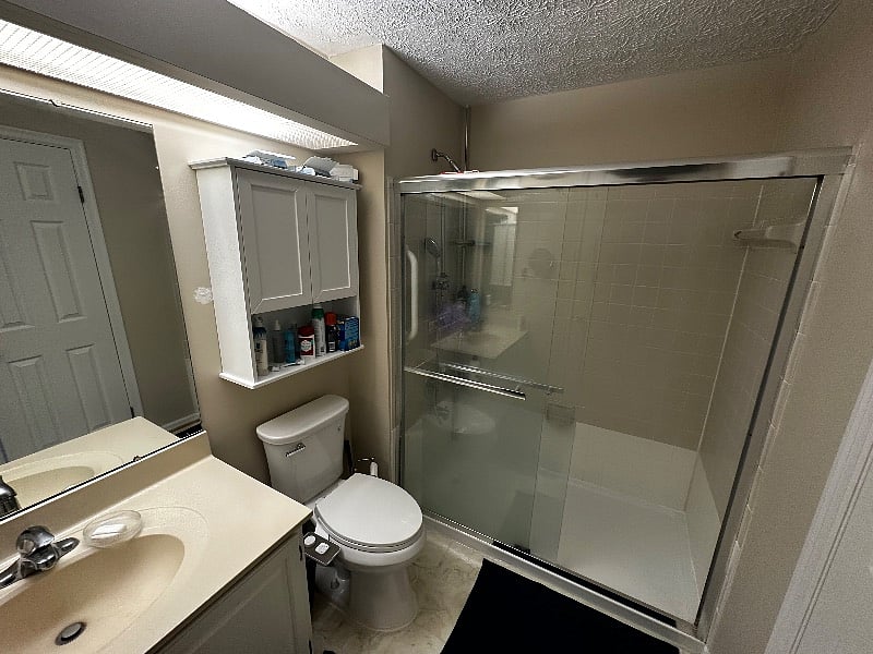 Full bath connected to master bedroom