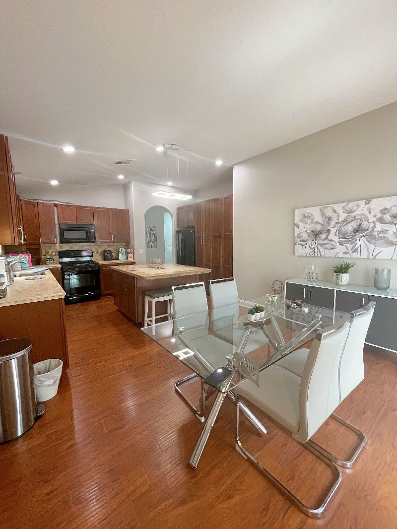 Kitchen/Dining Area
