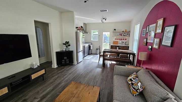 Furnished Finder property 576080_1 photo 3