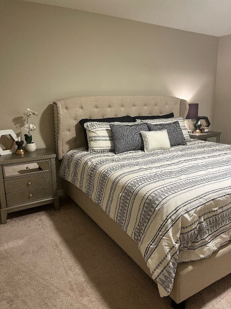 2nd Floor - Master Bedroom - King Bed