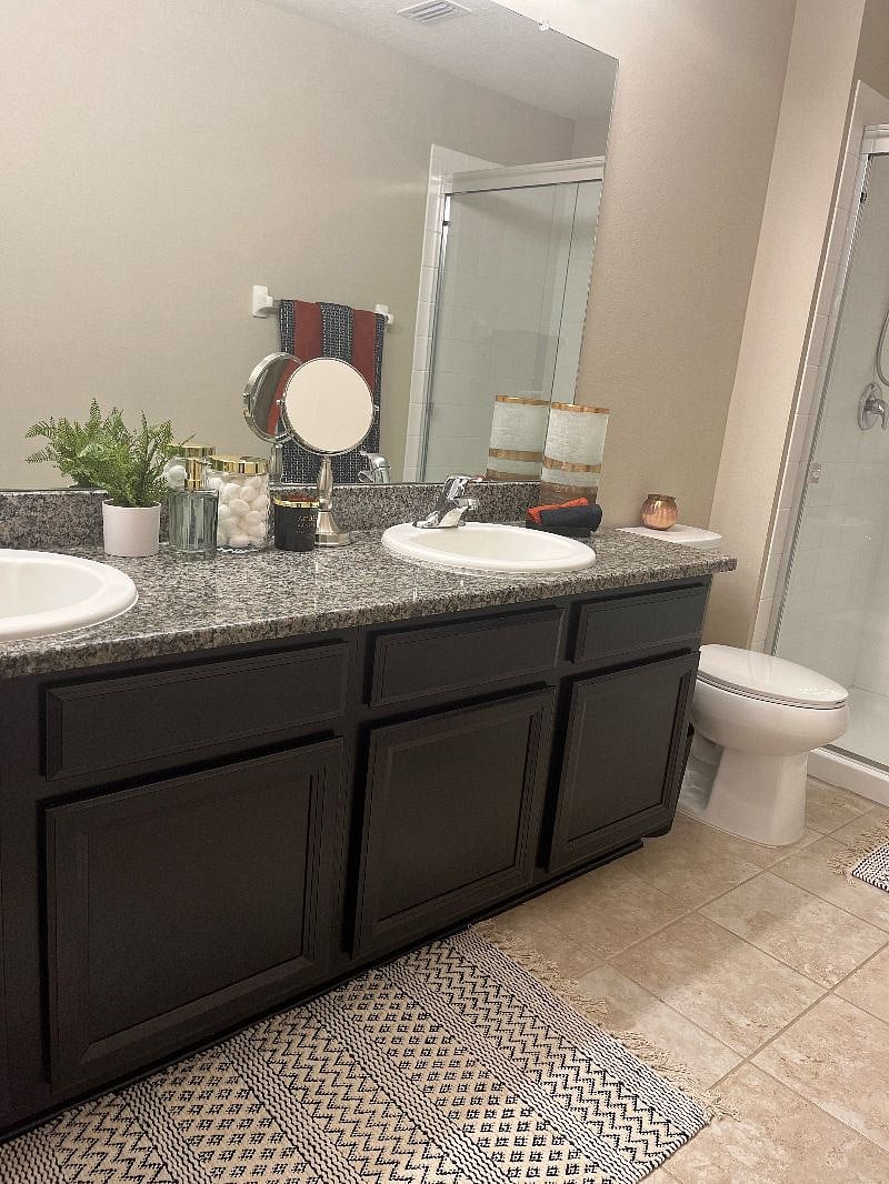 2nd Floor - Master Bathroom