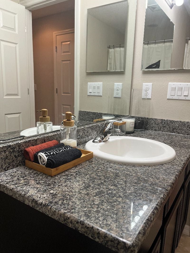 2nd Floor - Full Bath