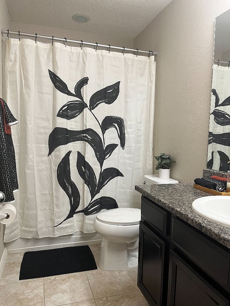 2nd Floor - Full Bath