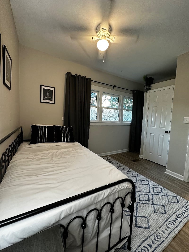 3rd bedroom with smaller closet