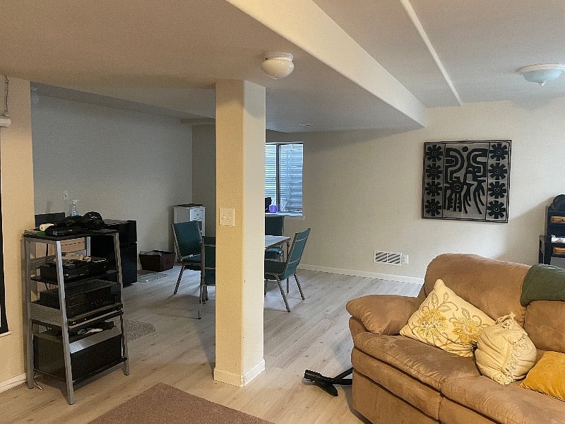 Open kitchenette area to living room 