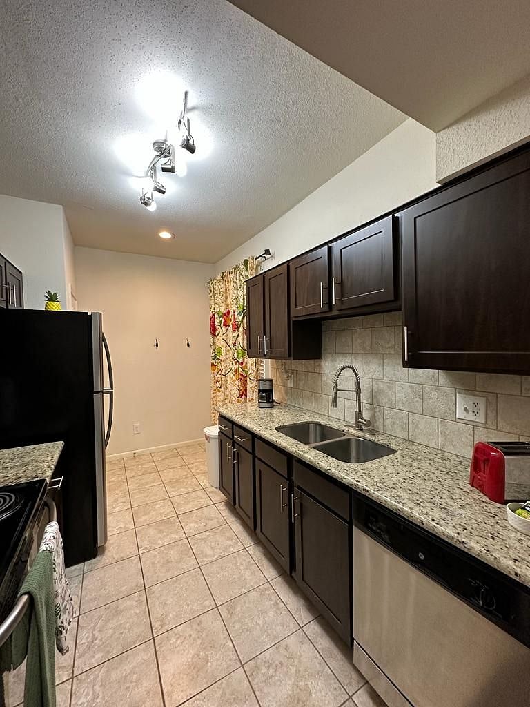 Furnished Finder property 576307_1 photo 11