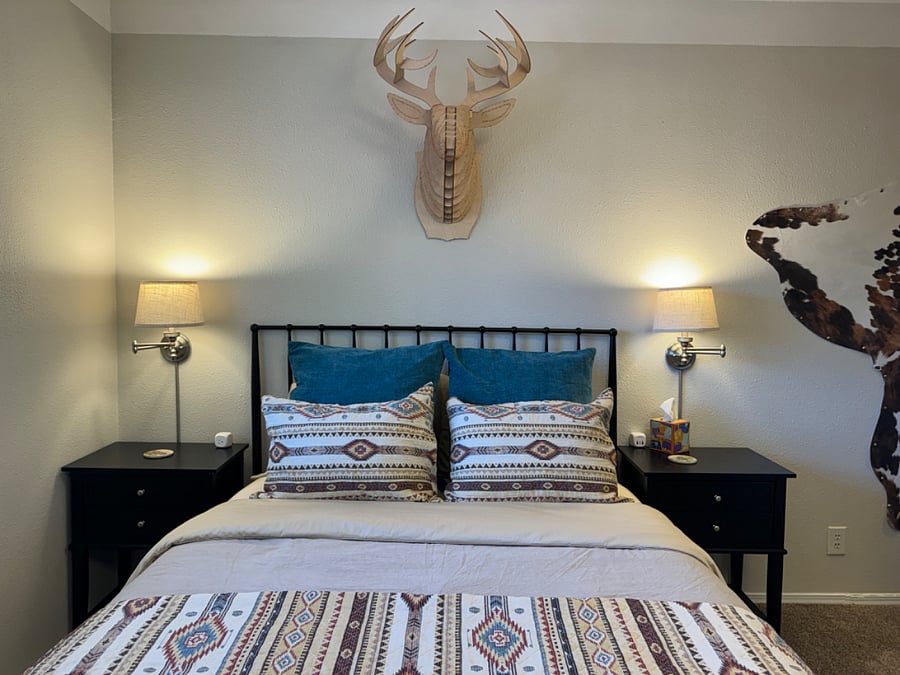 Queen bed.