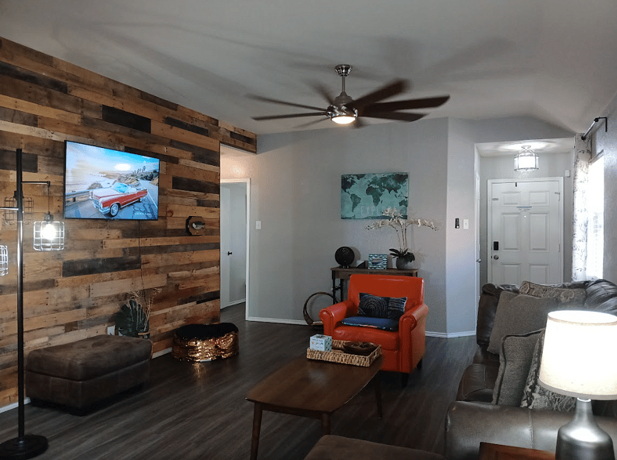 Added a leather chair to the living room