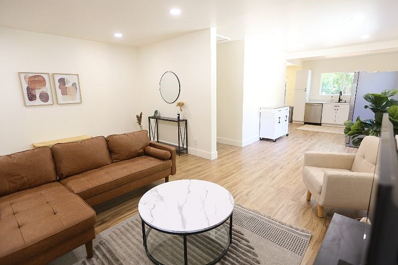 Furnished Finder property 576370_1 photo 4