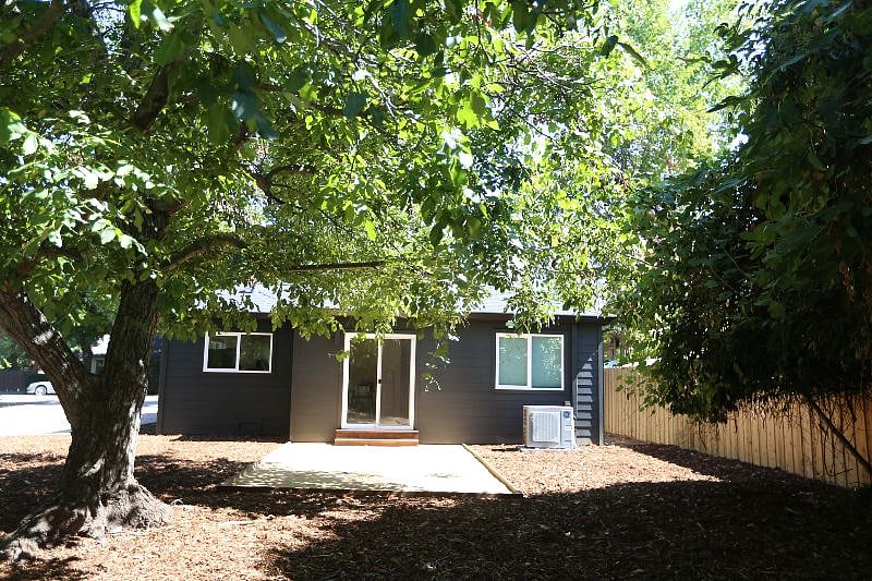 Furnished Finder property 576370_1 photo 24