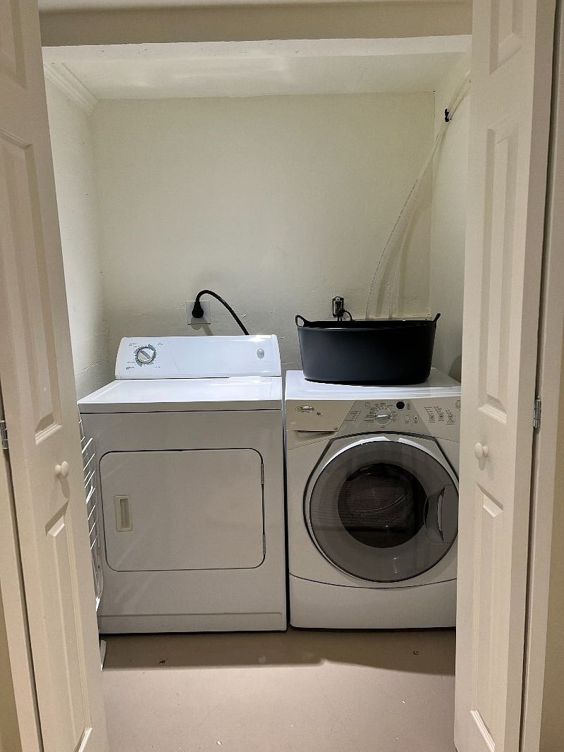laundry in unit