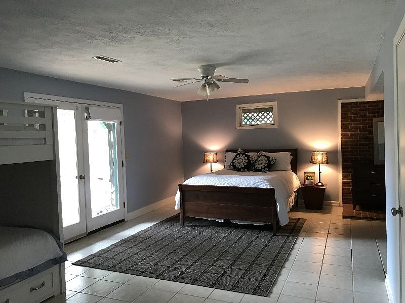 terrace level queen bed