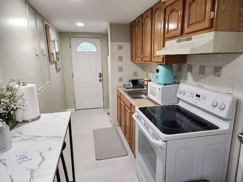 Furnished Finder property 576416_1 photo 10