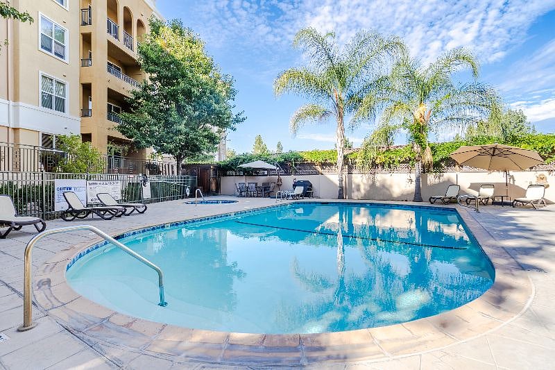 Furnished Finder property 576544_1 photo 4