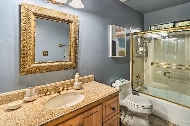 Full bath upstairs