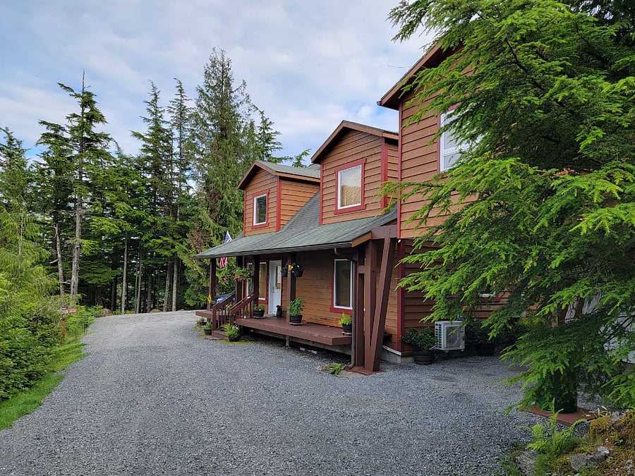 Driveway approach to the house
