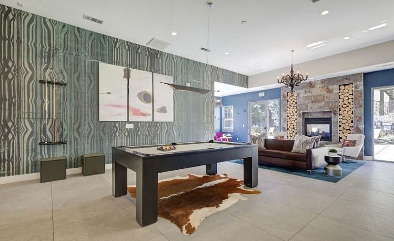 Leasing center