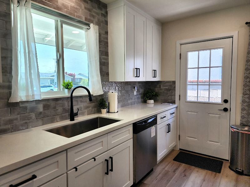 Furnished Finder property 576772_1 photo 12